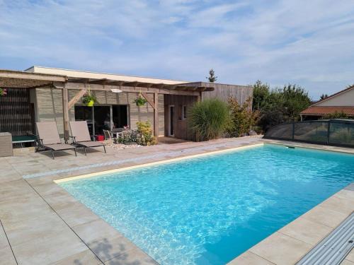Dounoux House | La Pergola - FR-1-589-837