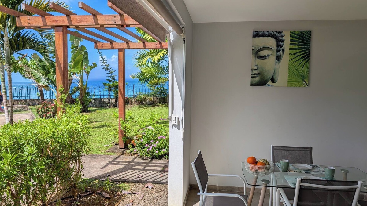 Tartane Apartment | LA PERLE Apartment sea-beach view 15 meters away