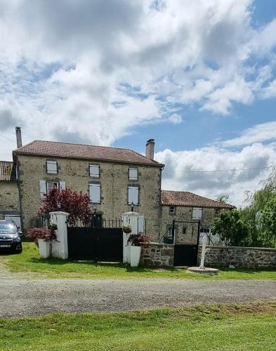 Oradour-Saint-Genest Bed & Breakfast | La Petite Locherie