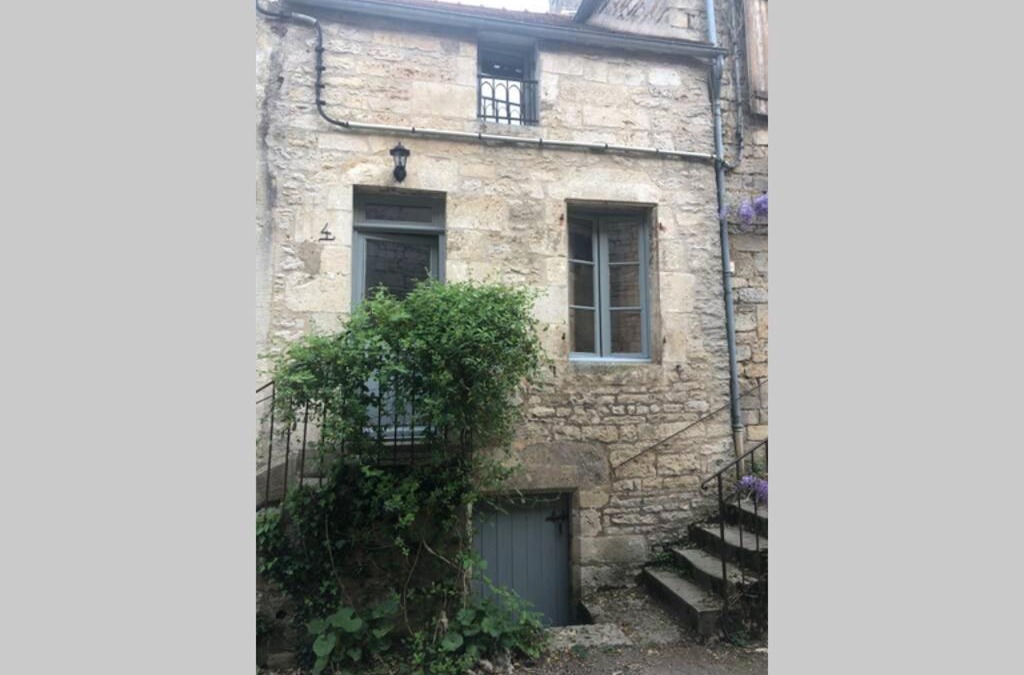 Flavigny-sur-Ozerain House | La petite maison médiévale de Melanie