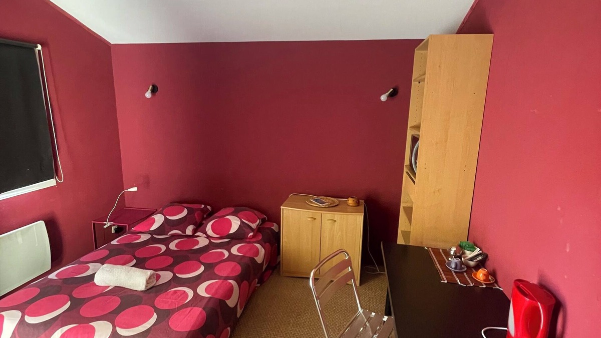 Chassieu Bed & Breakfast | La Petite Maison Chez JP. À Proximité du Stade et du Parc Eurexpo