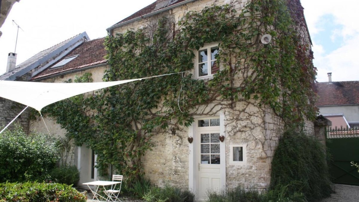 Landreville House | La Petite Maison D'été