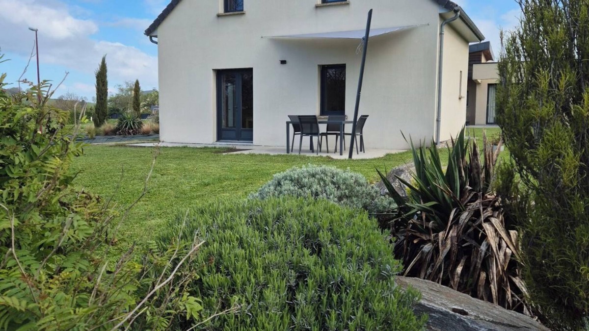 Salles-Curan House | La Petite Maison