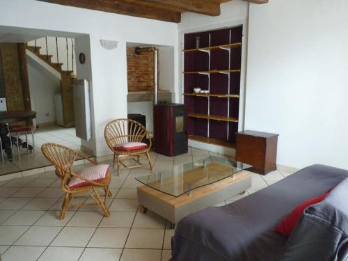 Ville-sur-Illon Apartment | la petite Maison Jaune