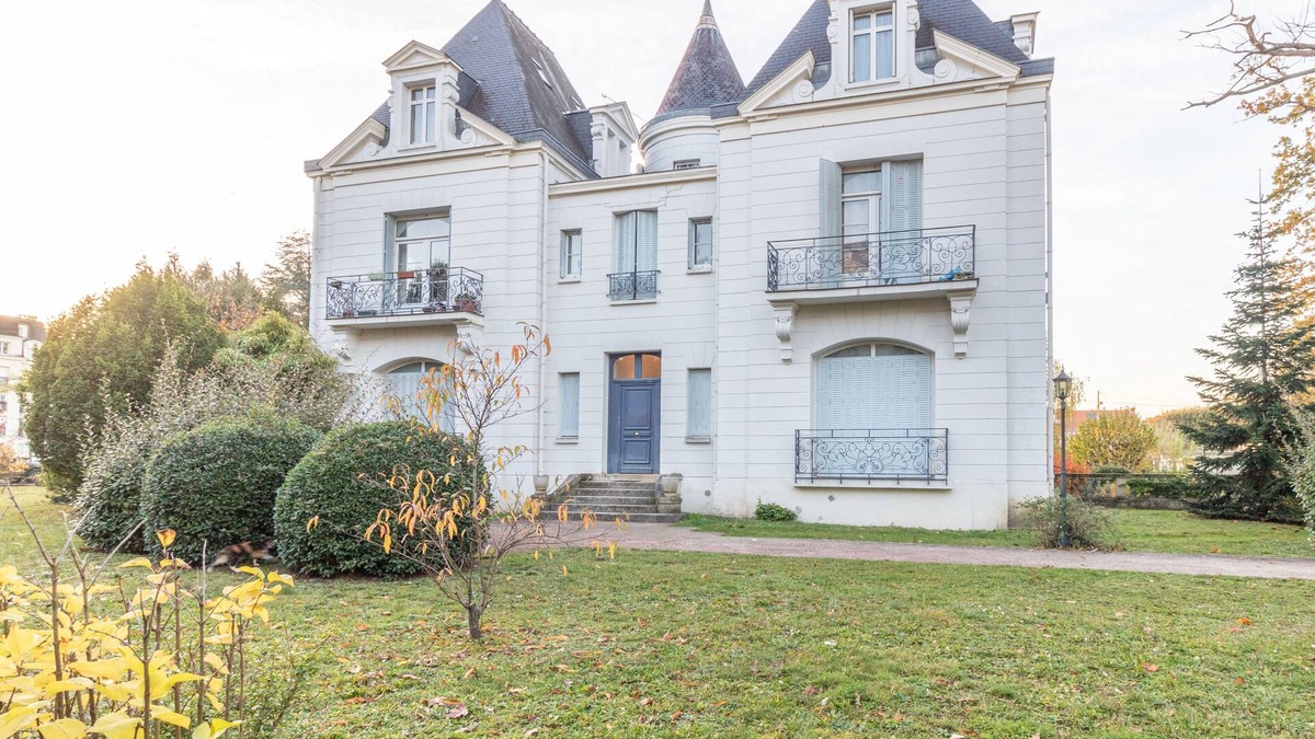 Dammarie Les Lys Apartment | La Petite Reine Blanche - 30 min de Paris