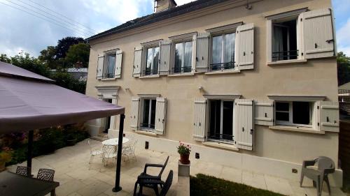 Chateau-Thierry Villa | La Pierre Précieuse