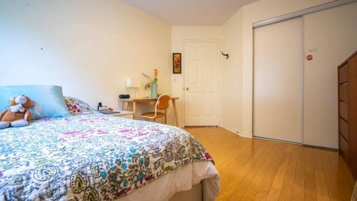Oxford Apartment | La Place Art Stay 1 King kitchenette LR F Bath