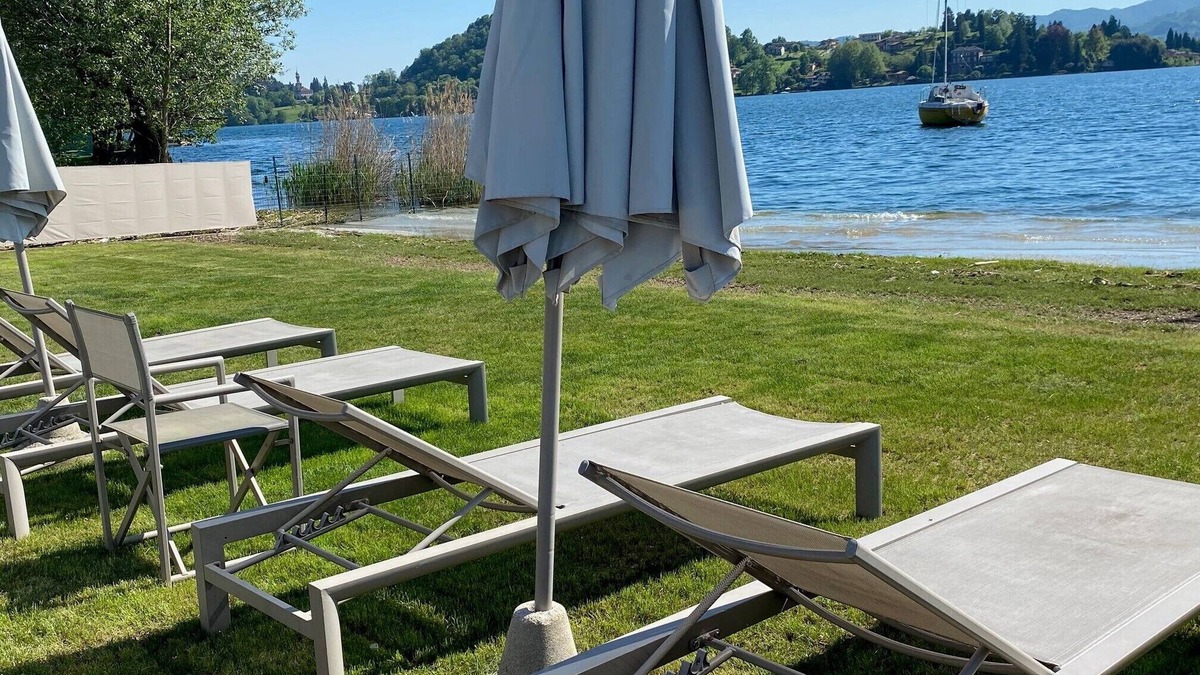 Miasino Apartment | LA PLAGE large apartment with private beach