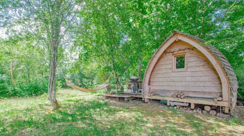 Chennegy House | La pom de pin