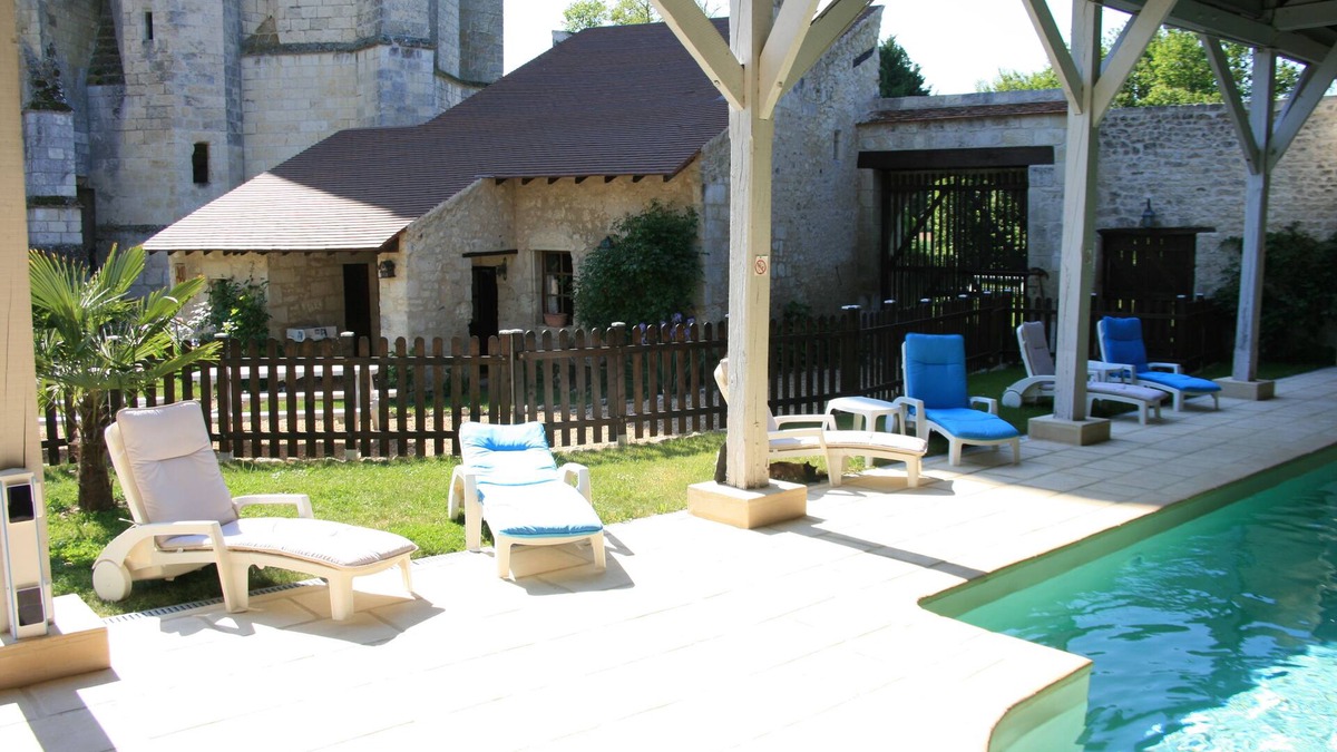 Luze Cottage | La Porterie Gite de charme * Abbaye de Bois-Aubry,Yul Brynner's grave, 3HA
