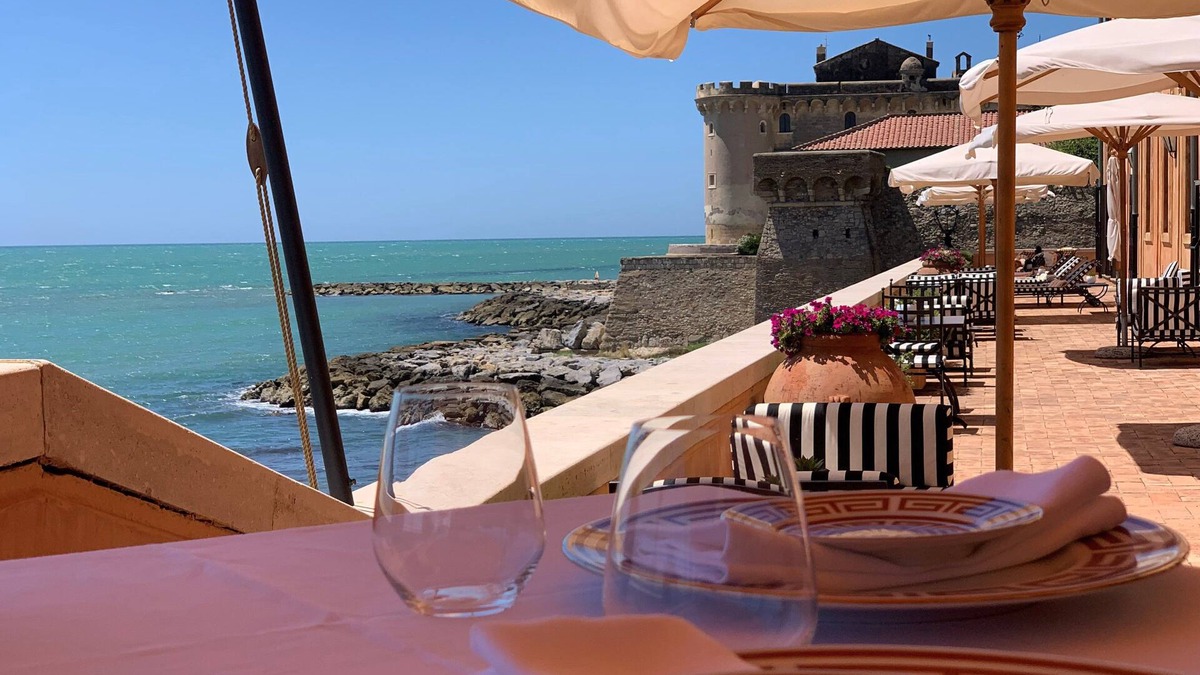 Palo Laziale Hotel | La Posta Vecchia Hotel