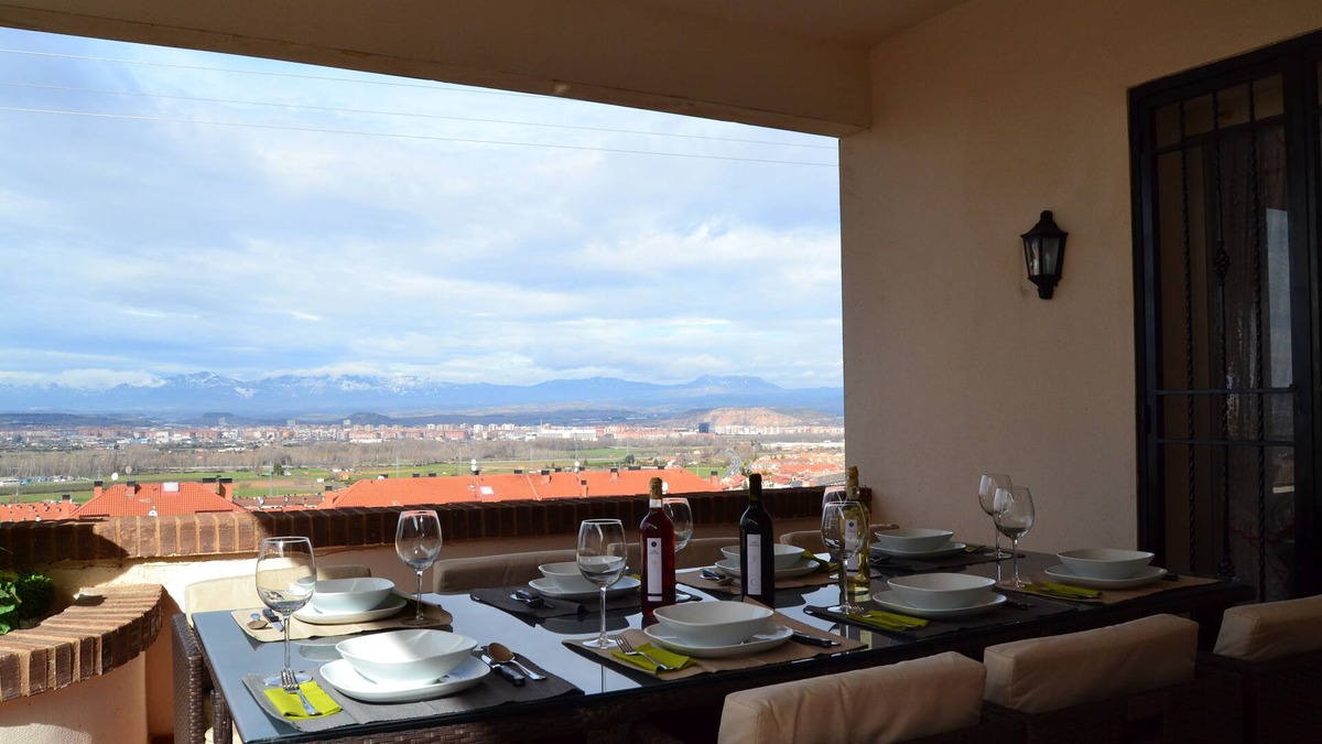 Villamediana de Iregua House | "La Prensa" A privileged place where wine culture is sipped.