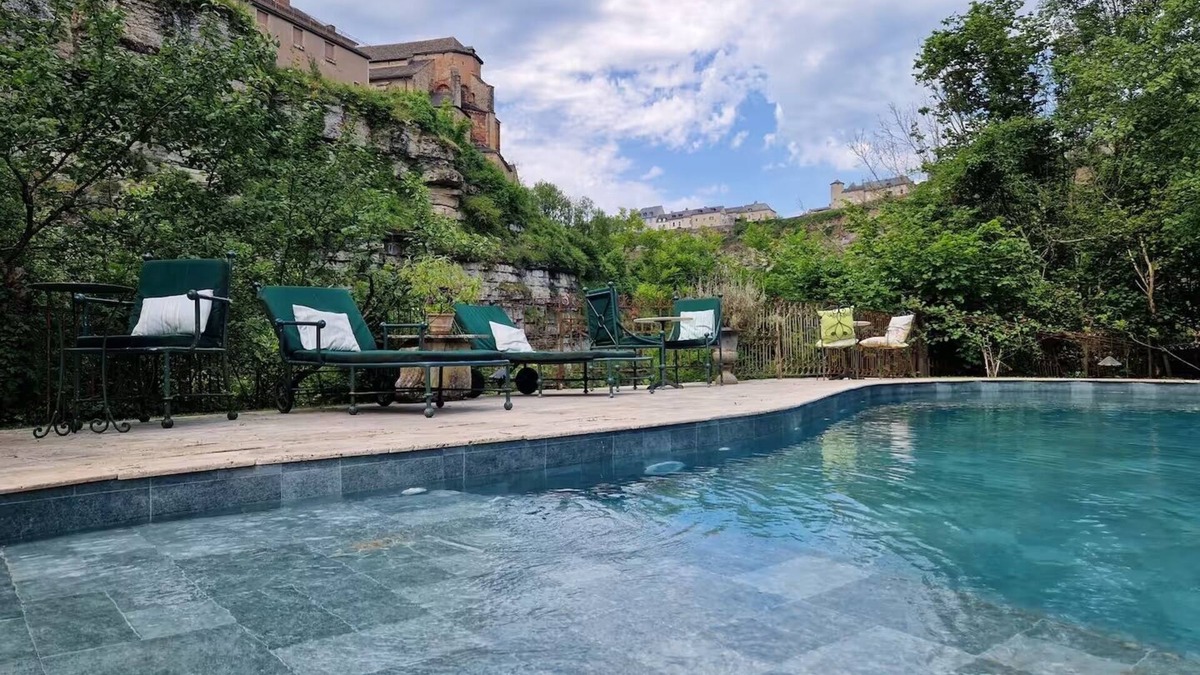 Bozouls House | La Providence, 13th century mill, heated pool, comfortable, view