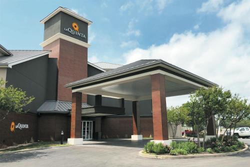 Austin Hotel | La Quinta by Wyndham Austin Airport