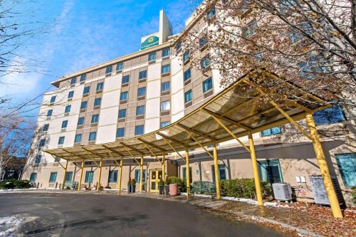 Assembly Square Hotel | La Quinta by Wyndham Boston Somerville