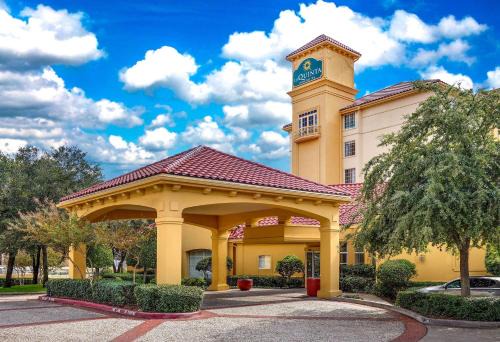 North Dallas Hotel | La Quinta by Wyndham Dallas North Central