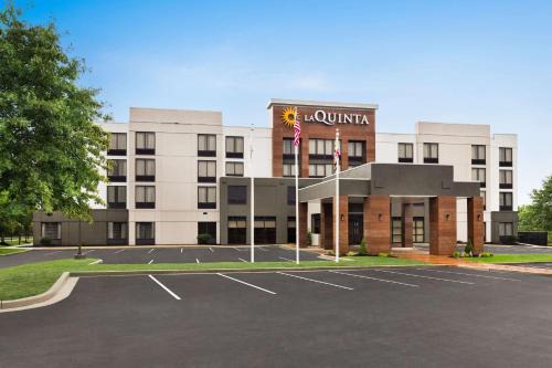 Elkton Hotel | La Quinta by Wyndham Newark - Elkton