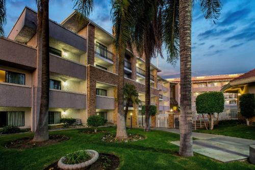 Pomona Hotel | La Quinta by Wyndham Pomona