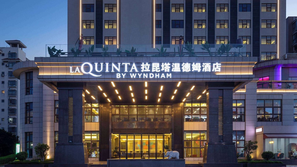 Qionghai Hotel | La Quinta by Wyndham Qionghai Yinhai