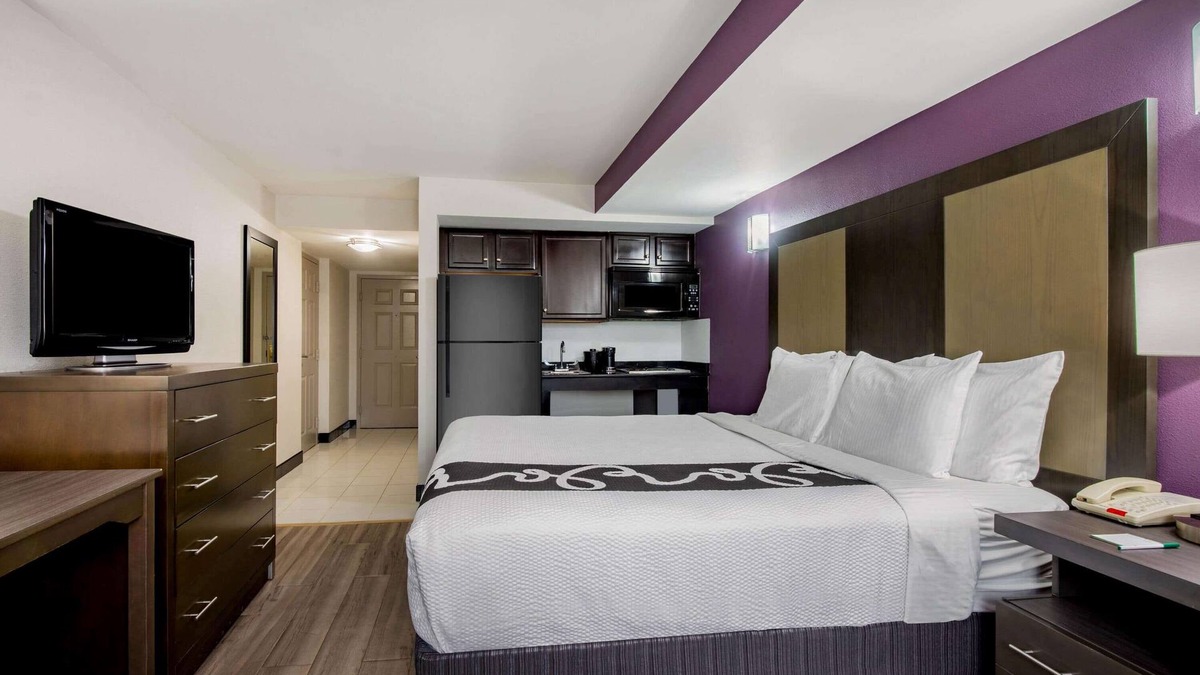 West Long Branch Hotel | La Quinta Inn by Wyndham West Long Branch/NJ Shore Area