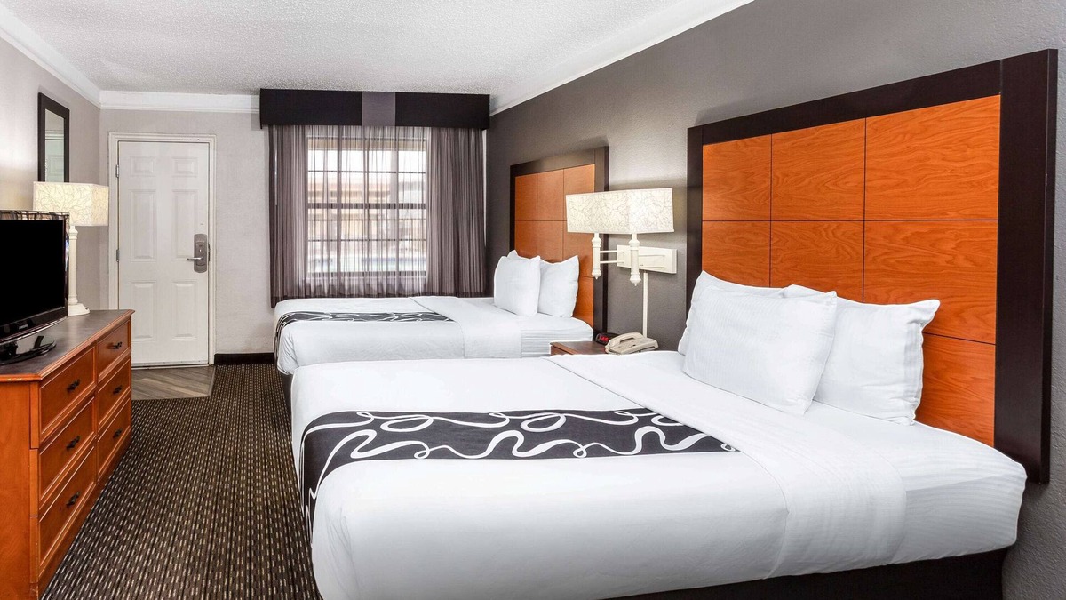 Western Division Hotel | La Quinta Inn by Wyndham Laredo I-35