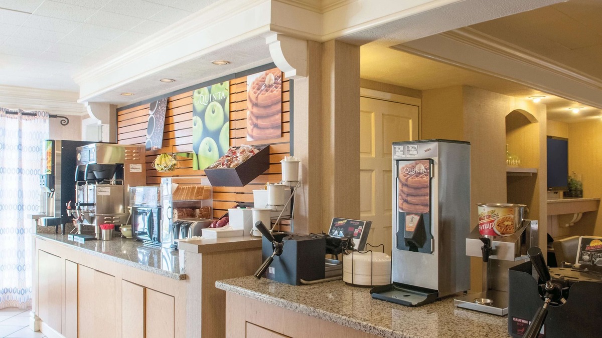 Kenner - Louis Armstrong International Airport Hotel | La Quinta Inn by Wyndham New Orleans Veterans/Metairie