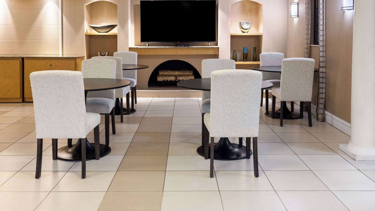 Moon Township Hotel | La Quinta Inn by Wyndham Pittsburgh Airport