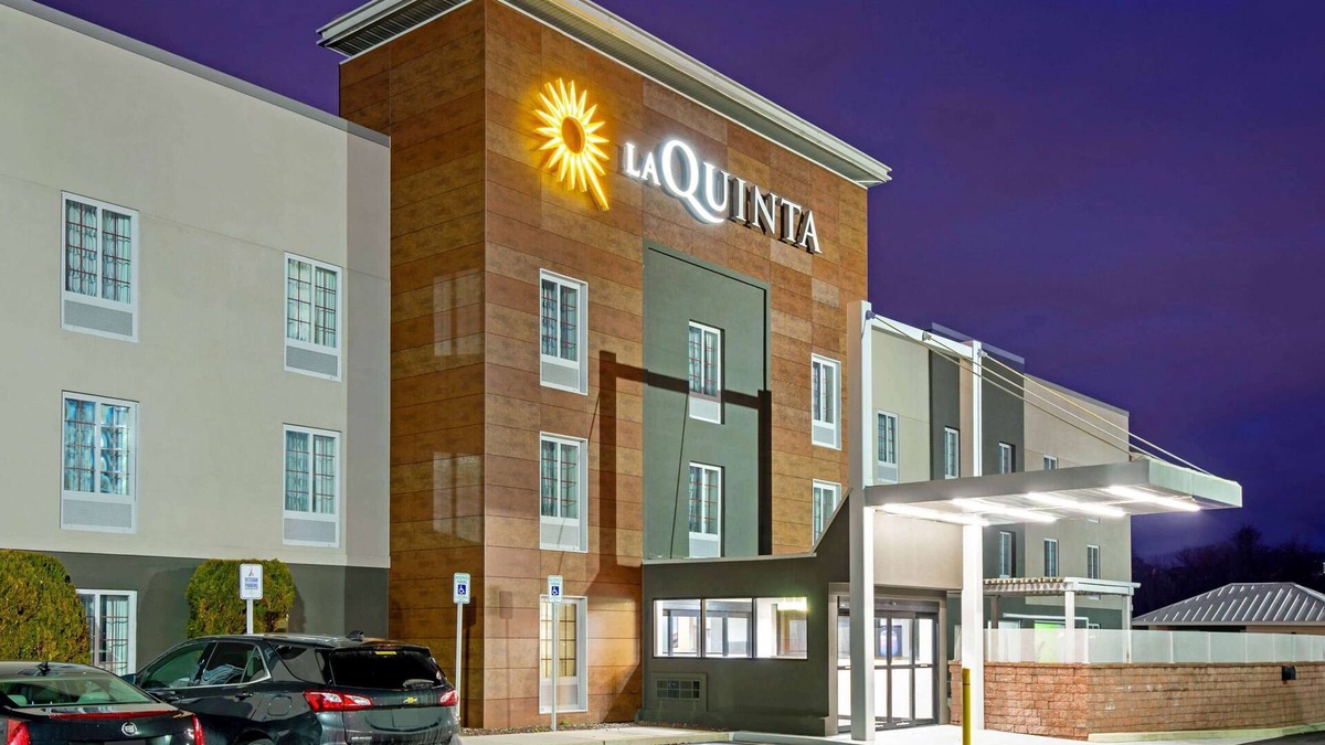 New Cumberland Hotel | La Quinta Inn & Suites by Wyndham New Cumberland-Harrisburg