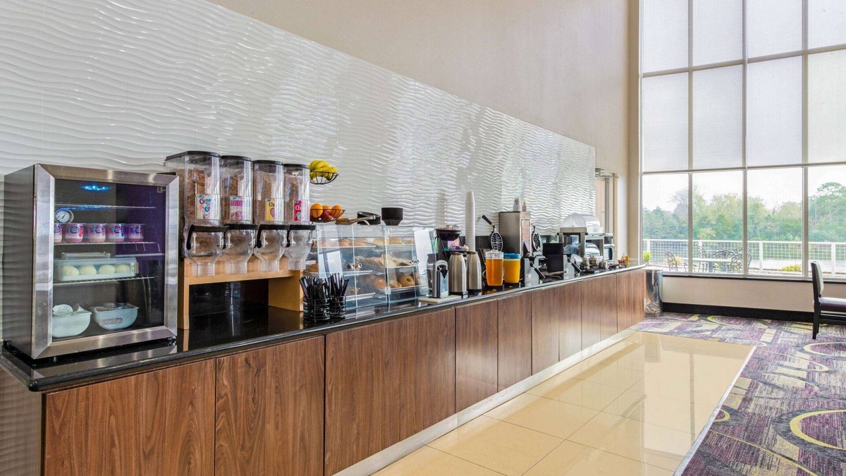 Bridge City Hotel | La Quinta Inn & Suites by Wyndham Bridge City