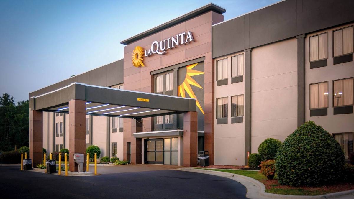 Cape Fear Hotel | La Quinta Inn & Suites by Wyndham Fayetteville I-95