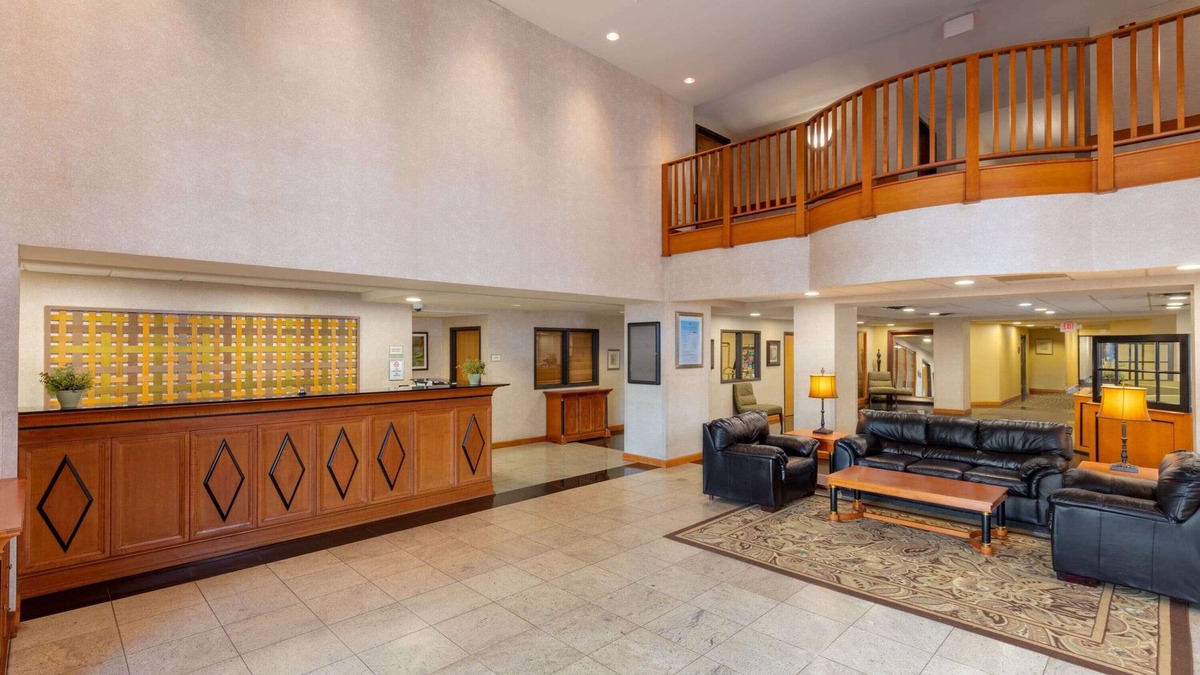 East Garden City Hotel | La Quinta Inn & Suites by Wyndham Garden City