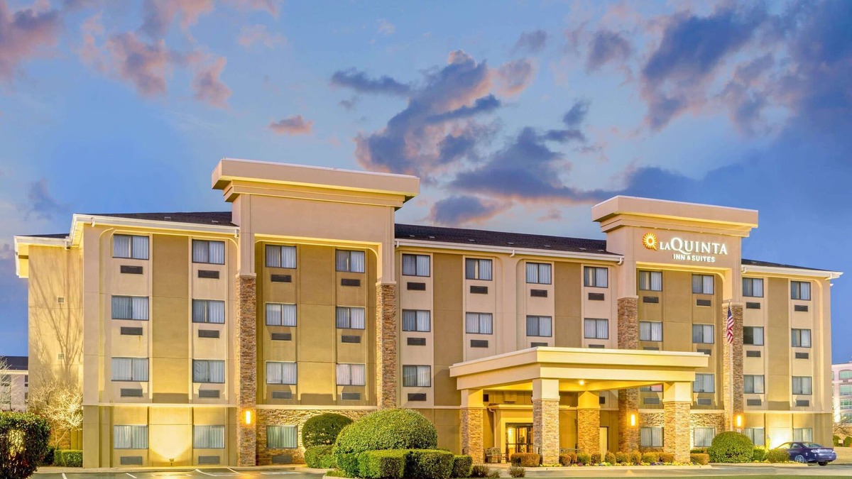 Midwest City Hotel | La Quinta Inn & Suites by Wyndham Midwest City - Tinker AFB