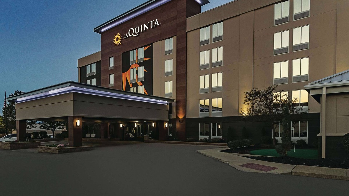 North Olmsted Hotel | La Quinta Inn & Suites by Wyndham Cleveland Airport West