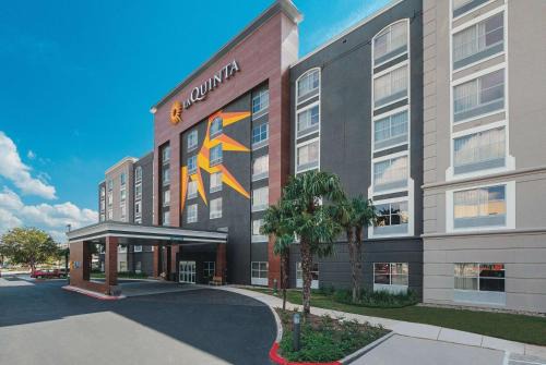 Arsenal Hotel | La Quinta Inn & Suites by Wyndham San Antonio Downtown