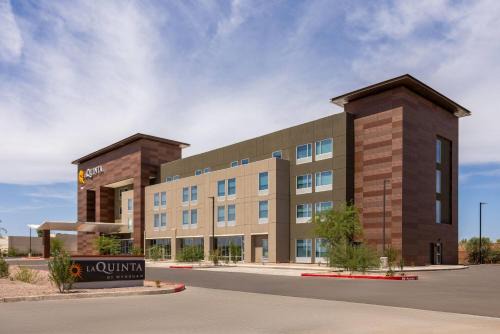 Maryvale Hotel | La Quinta Inn & Suites by Wyndham Phoenix West Glendale