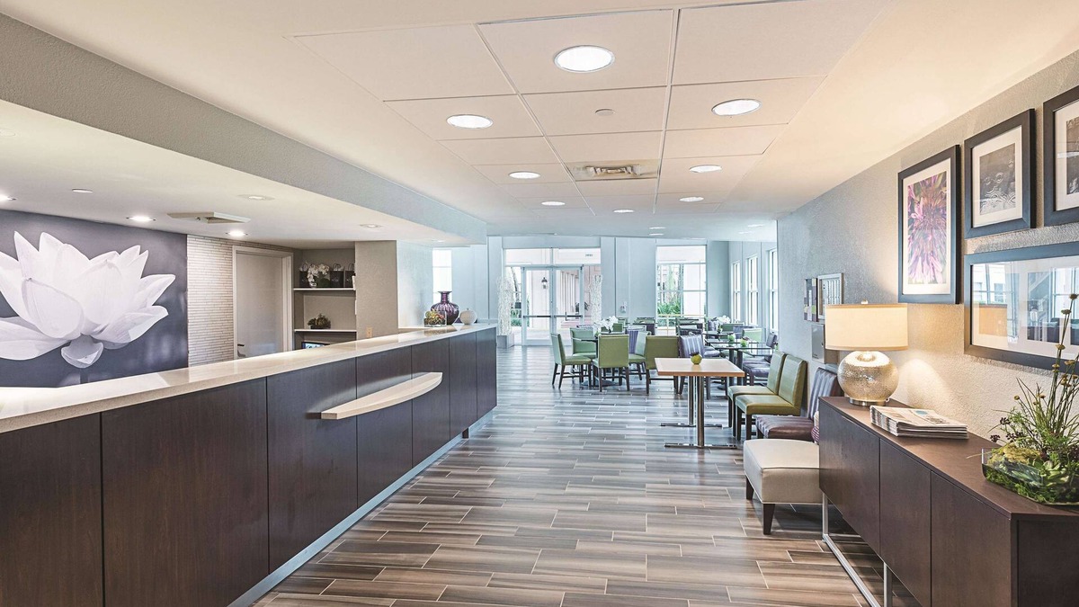 Plantation Hotel | La Quinta Inn & Suites by Wyndham Plantation at SW 6th St