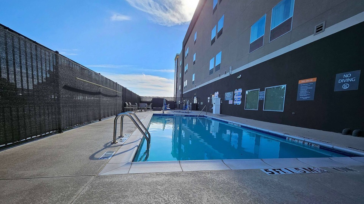 Red Oak Hotel | La Quinta Inn & Suites by Wyndham-Red Oak TX IH-35E
