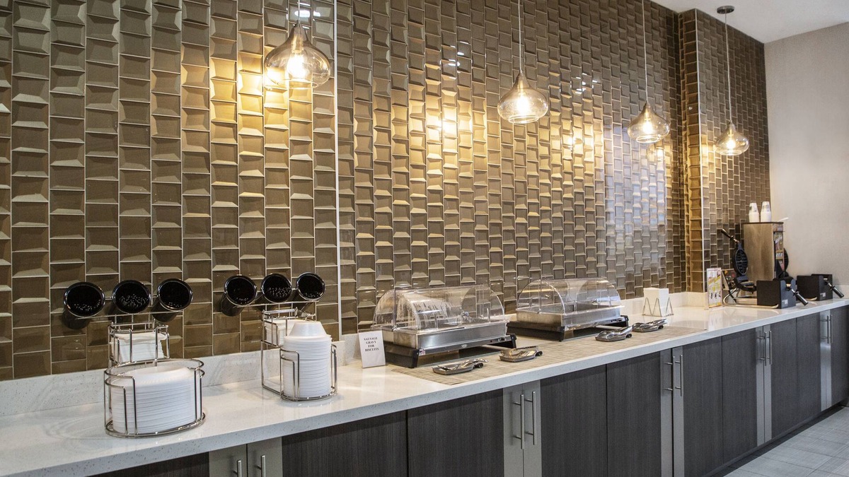 Euless Hotel | La Quinta Inn & Suites by Wyndham DFW West-Glade Parks