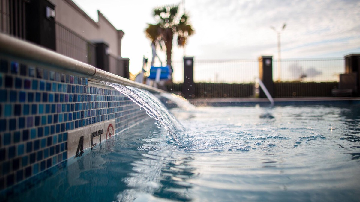North Shore Hotel | La Quinta Inn & Suites by Wyndham Houston East at Normandy