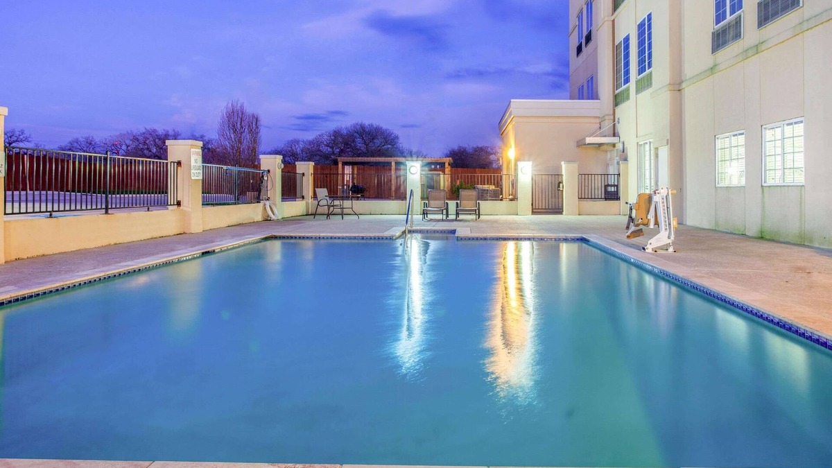 Luling Hotel | La Quinta Inn & Suites by Wyndham Luling