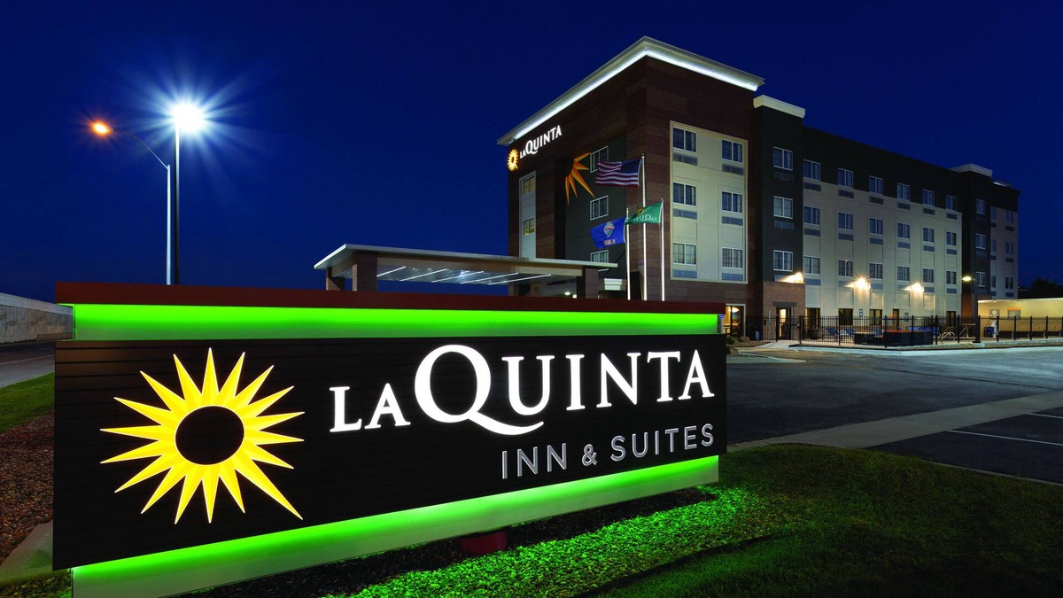 Wichita Hotel | La Quinta Inn & Suites by Wyndham Wichita Airport