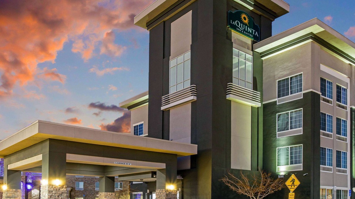 Montbello Hotel | La Quinta Inn & Suites by Wyndham Denver Gateway Park