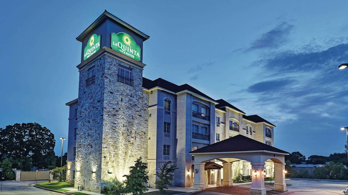 Euless Hotel | La Quinta Inn & Suites by Wyndham DFW Airport West - Euless