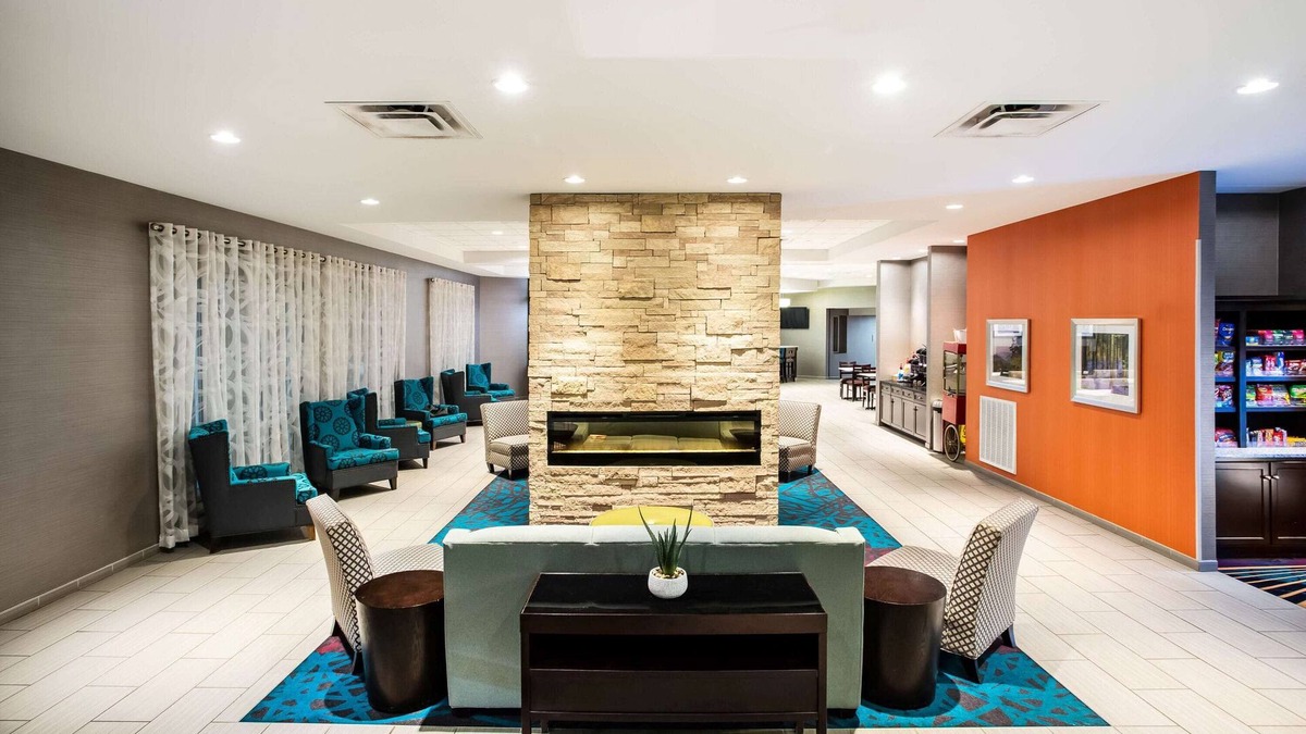 Lynchburg Hotel | La Quinta Inn & Suites by Wyndham Lynchburg at Liberty Univ.