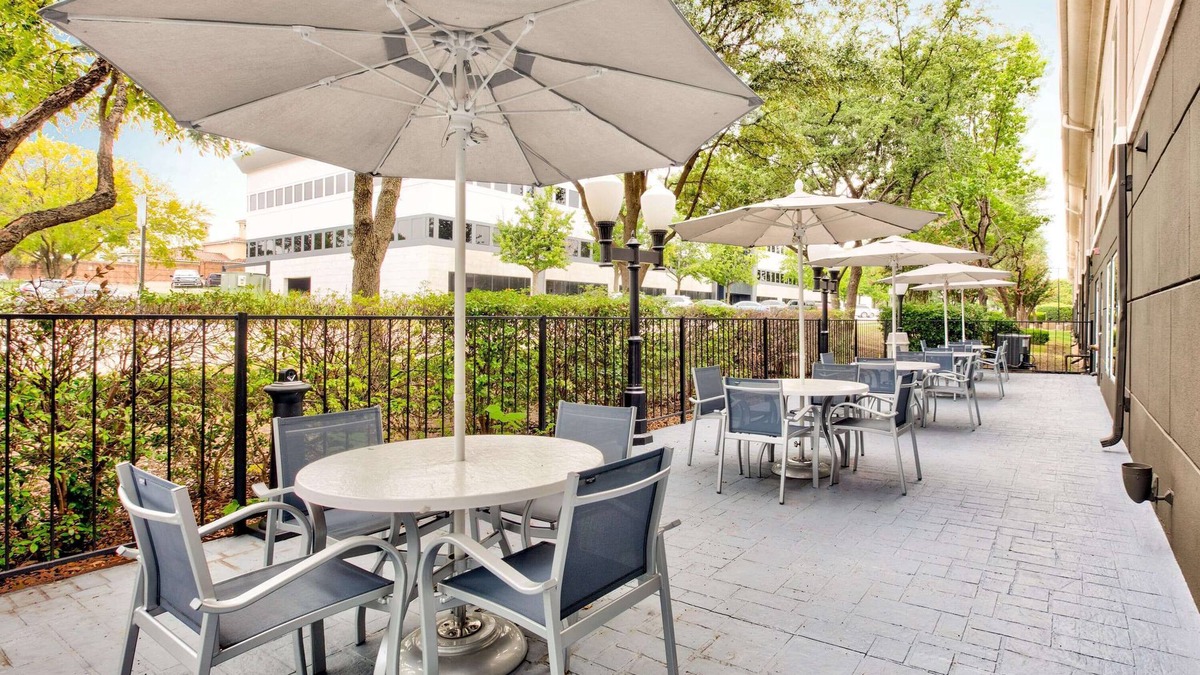 Las Colinas Hotel | La Quinta Inn & Suites by Wyndham Dallas - Las Colinas