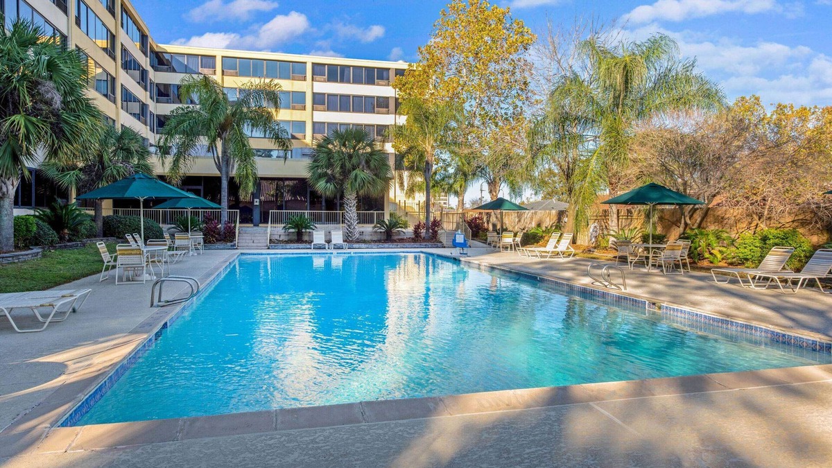 Kenner - Louis Armstrong International Airport Hotel | La Quinta Inn & Suites by Wyndham New Orleans Airport