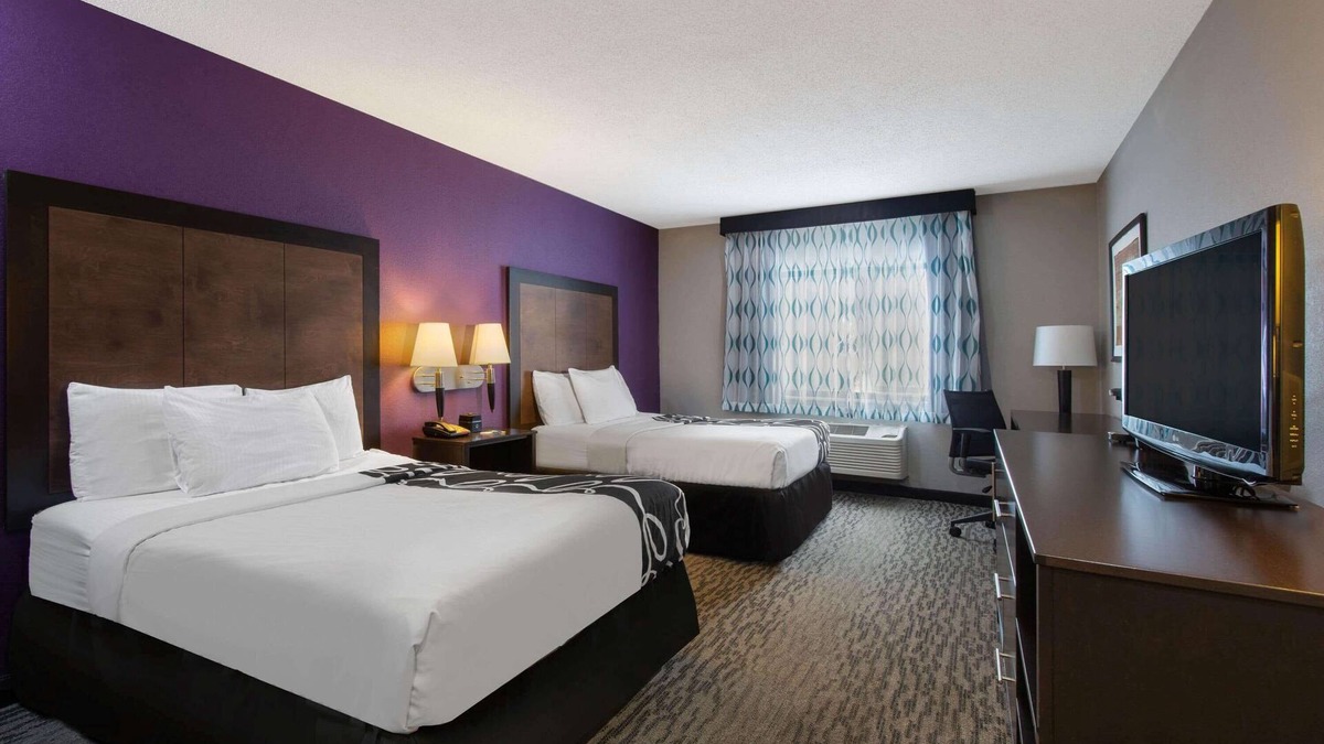 Erie Hotel | La Quinta Inn & Suites by Wyndham Erie