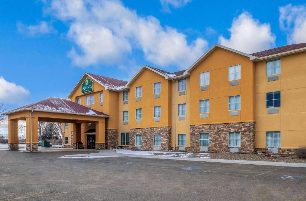 Glendive Hotel | La Quinta Inn & Suites Casino and Bar by Wyndham Glendive