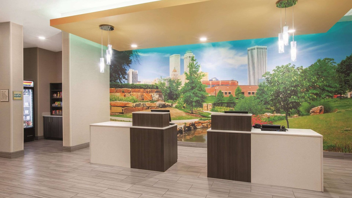 Broken Arrow Hotel | La Quinta Inn & Suites by Wyndham Tulsa Broken Arrow