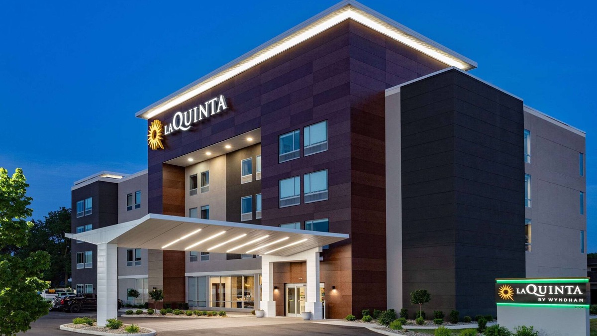 South Bend Hotel | La Quinta Suites by Wyndham South Bend Notre Dame Area